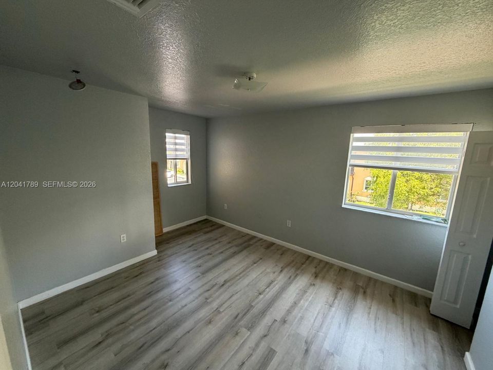 For Rent: $2,500 (3 beds, 2 baths, 1426 Square Feet)