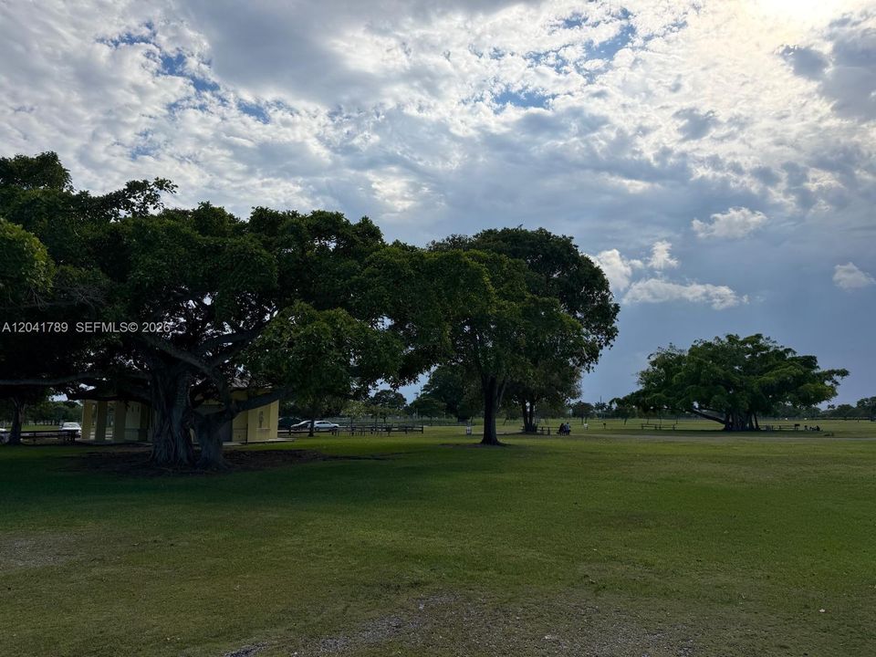 For Rent: $2,500 (3 beds, 2 baths, 1426 Square Feet)