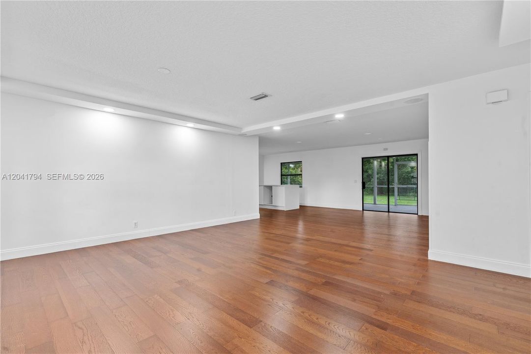 В аренду: $3,750 (3 спален, 2 ванн, 1656 Квадратных фут)