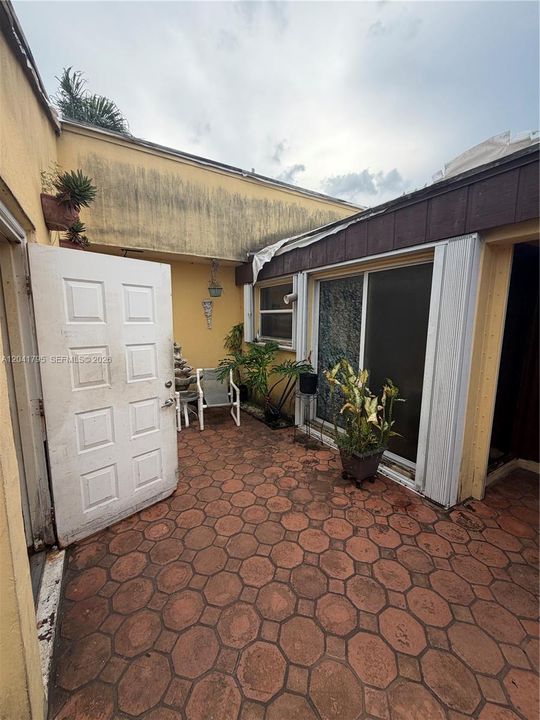 For Sale: $530,000 (4 beds, 2 baths, 1809 Square Feet)