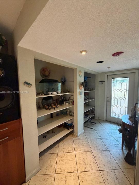 For Sale: $530,000 (4 beds, 2 baths, 1809 Square Feet)