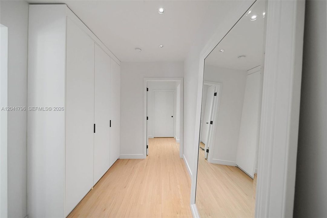 В аренду: $8,800 (3 спален, 3 ванн, 1577 Квадратных фут)