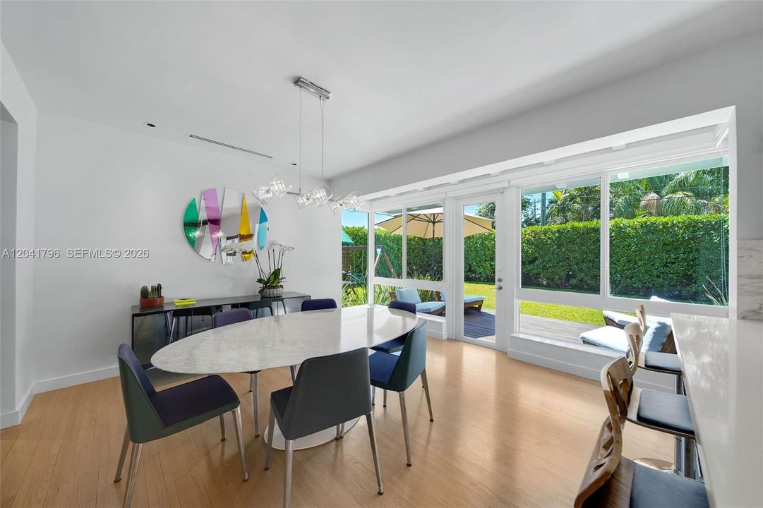 В аренду: $8,800 (3 спален, 3 ванн, 1577 Квадратных фут)