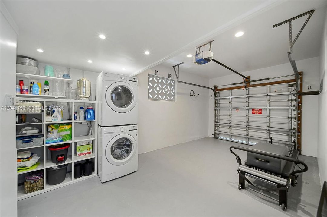 В аренду: $8,800 (3 спален, 3 ванн, 1577 Квадратных фут)