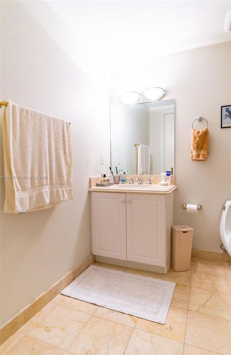 В аренду: $8,500 (2 спален, 2 ванн, 1740 Квадратных фут)
