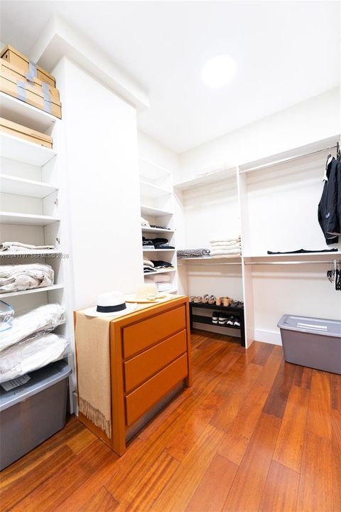 В аренду: $8,500 (2 спален, 2 ванн, 1740 Квадратных фут)