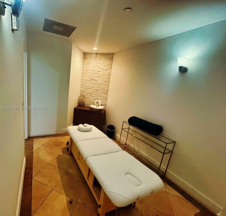 В аренду: $8,500 (2 спален, 2 ванн, 1740 Квадратных фут)