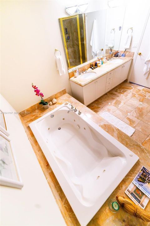 В аренду: $8,500 (2 спален, 2 ванн, 1740 Квадратных фут)
