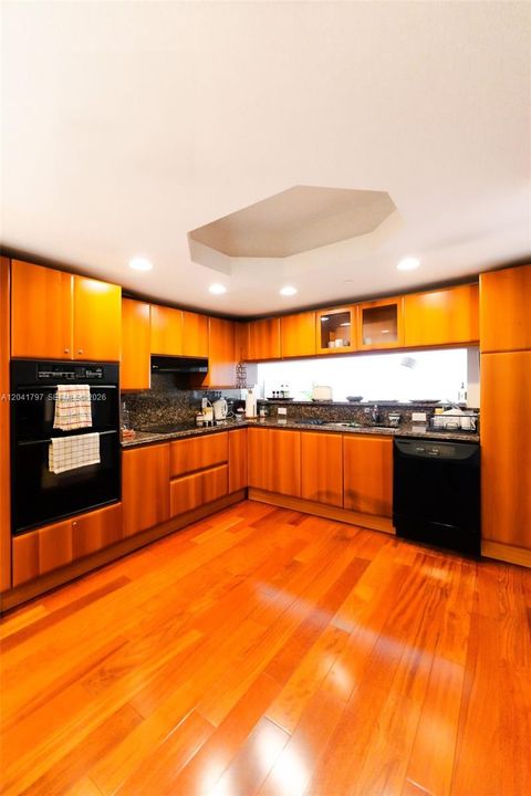В аренду: $8,500 (2 спален, 2 ванн, 1740 Квадратных фут)