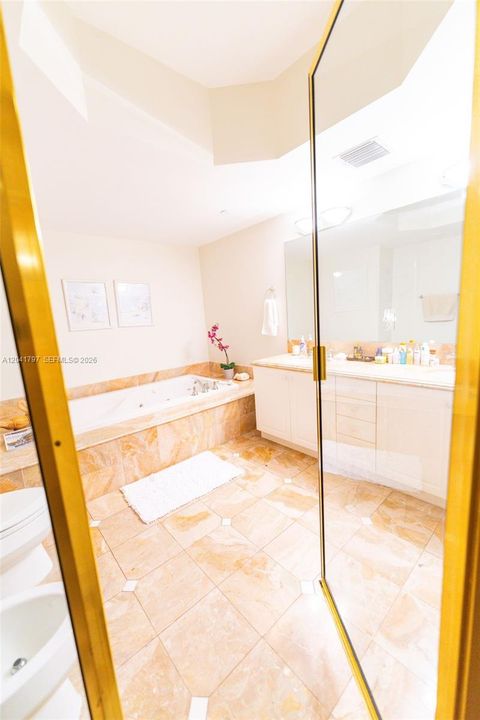 В аренду: $8,500 (2 спален, 2 ванн, 1740 Квадратных фут)