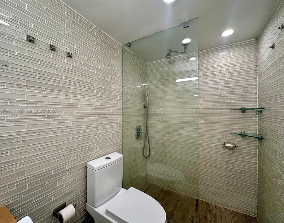 For Rent: $2,375 (0 beds, 1 baths, 552 Square Feet)