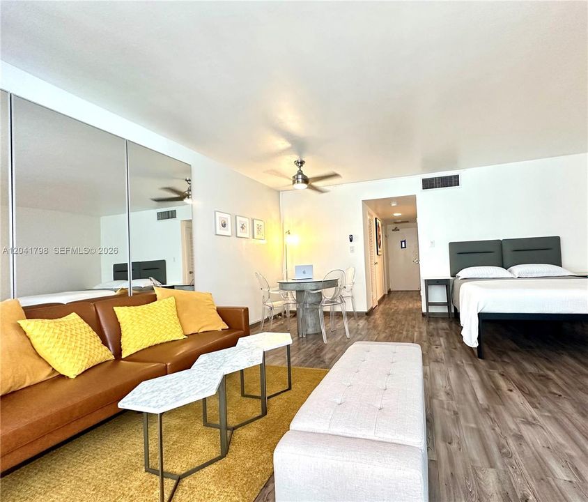For Rent: $2,375 (0 beds, 1 baths, 552 Square Feet)