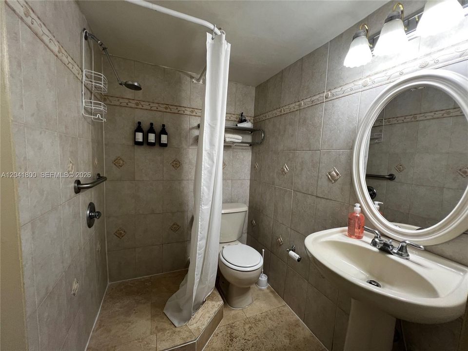 For Rent: $2,499 (1 beds, 1 baths, 430 Square Feet)