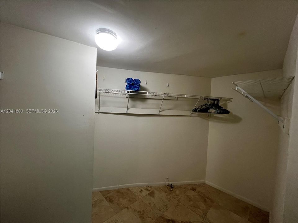 For Rent: $2,499 (1 beds, 1 baths, 430 Square Feet)