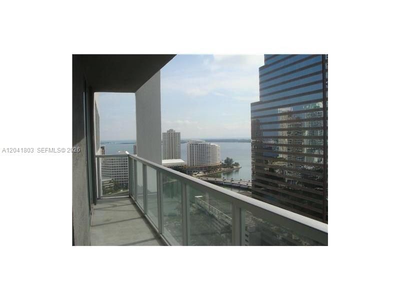 For Rent: $3,300 (1 beds, 1 baths, 738 Square Feet)