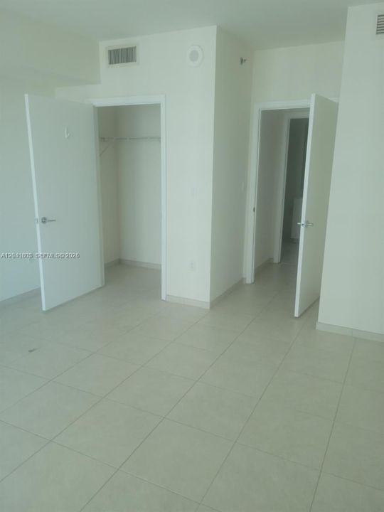 For Rent: $3,300 (1 beds, 1 baths, 738 Square Feet)