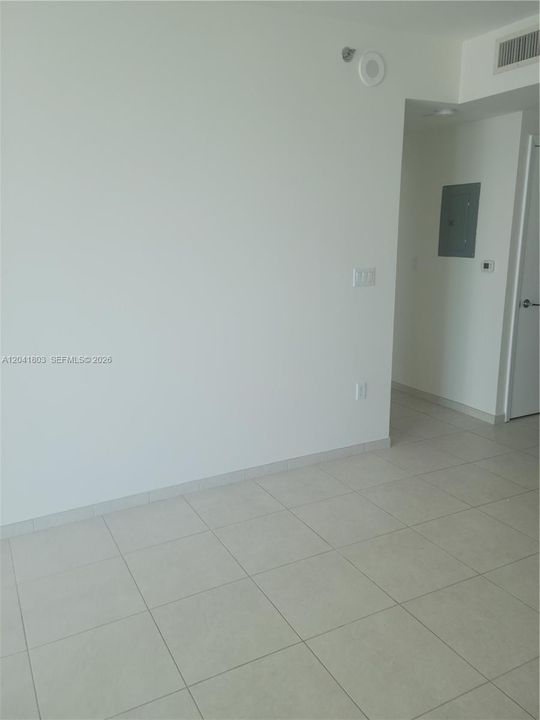 For Rent: $3,300 (1 beds, 1 baths, 738 Square Feet)