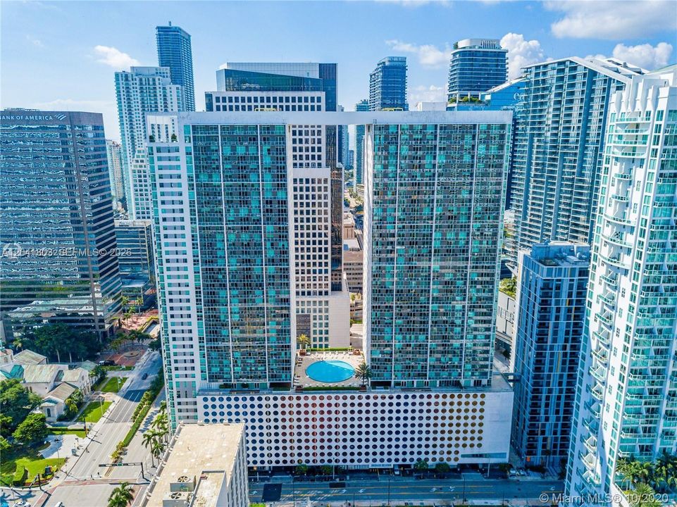 For Rent: $3,300 (1 beds, 1 baths, 738 Square Feet)