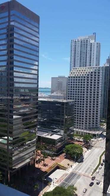 For Rent: $3,300 (1 beds, 1 baths, 738 Square Feet)