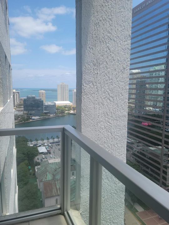 For Rent: $3,300 (1 beds, 1 baths, 738 Square Feet)
