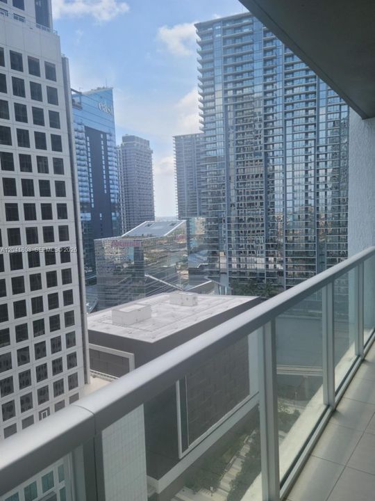 For Rent: $3,300 (1 beds, 1 baths, 738 Square Feet)