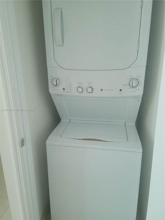 For Rent: $3,300 (1 beds, 1 baths, 738 Square Feet)