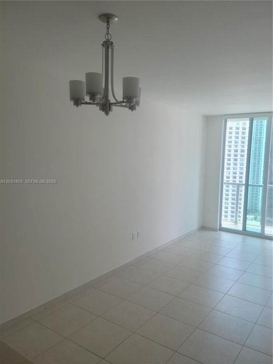 For Rent: $3,300 (1 beds, 1 baths, 738 Square Feet)