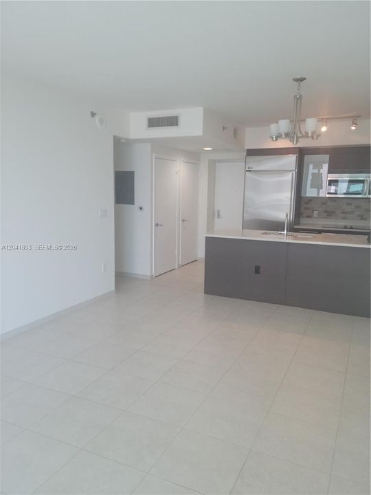 For Rent: $3,300 (1 beds, 1 baths, 738 Square Feet)