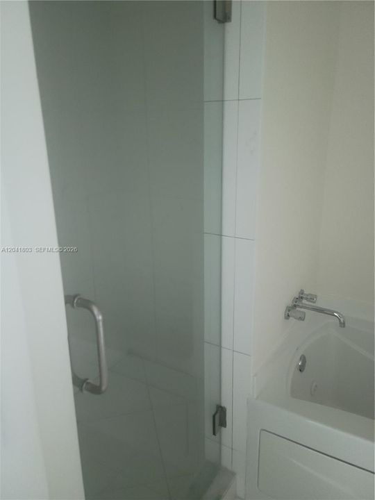 For Rent: $3,300 (1 beds, 1 baths, 738 Square Feet)