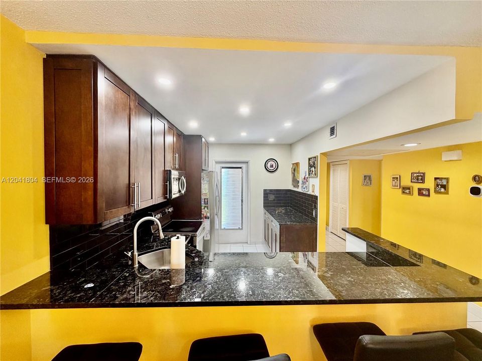 For Sale: $284,500 (3 beds, 2 baths, 1390 Square Feet)