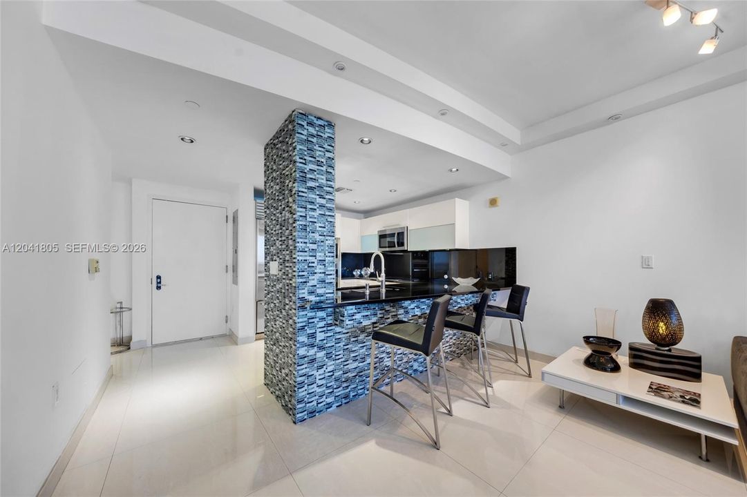 В аренду: $6,200 (1 спален, 1 ванн, 858 Квадратных фут)