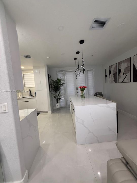 En Venta: $515,000 (4 camas, 3 baños, 1464 Pies cuadrados)