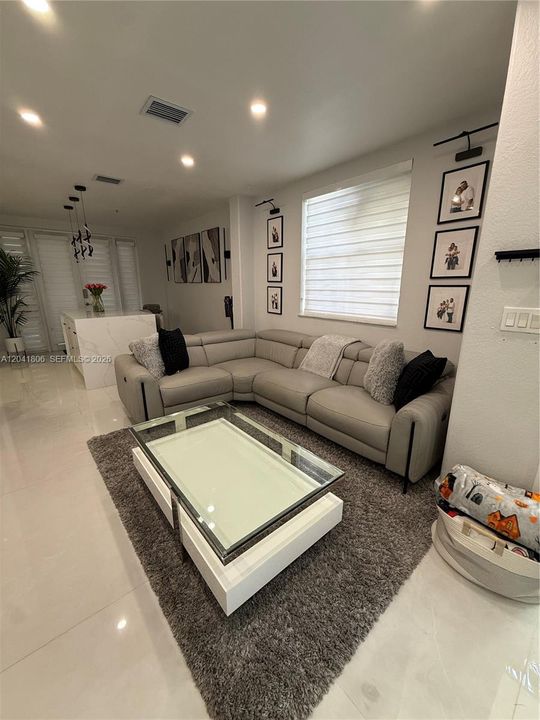 En Venta: $515,000 (4 camas, 3 baños, 1464 Pies cuadrados)
