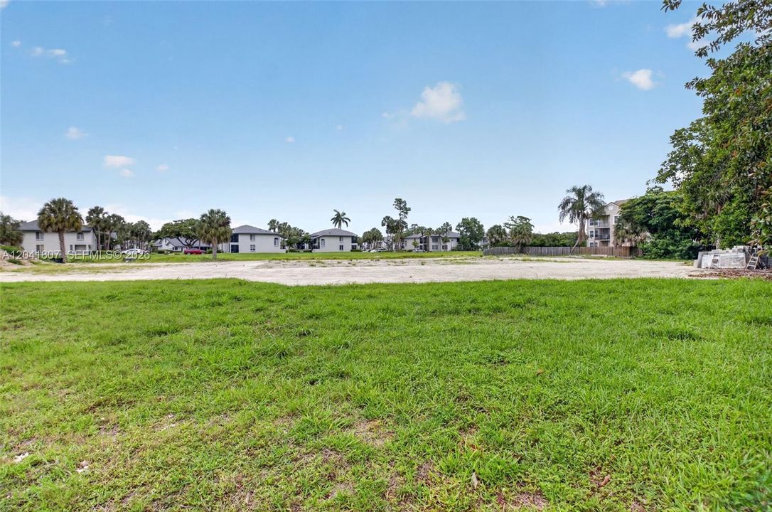 For Sale: $3,200,000 (1.27 acres)
