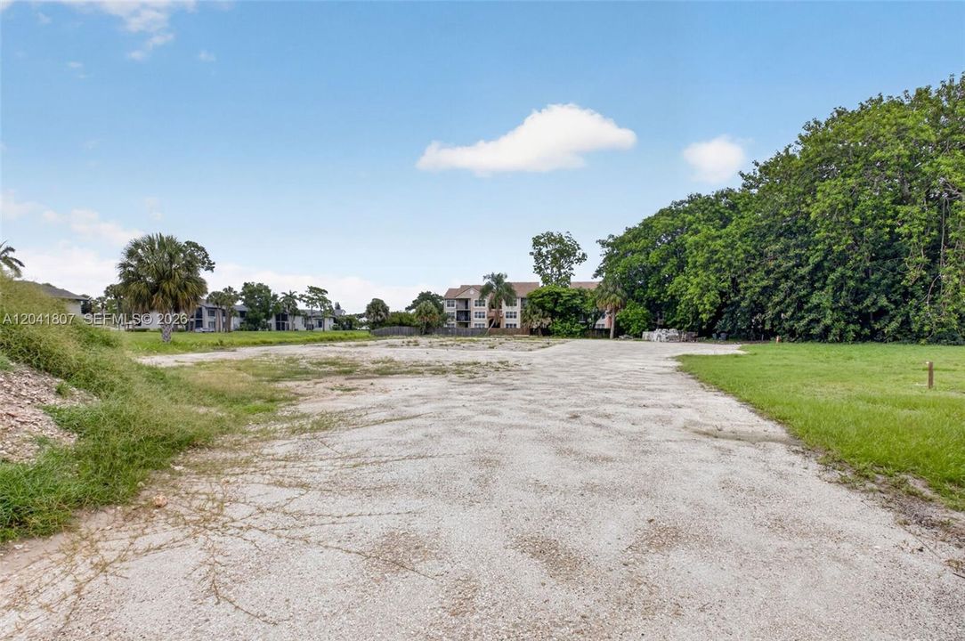 For Sale: $3,200,000 (1.27 acres)