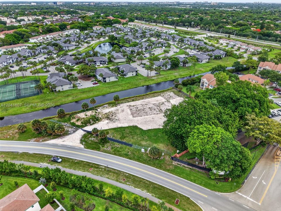 For Sale: $3,200,000 (1.27 acres)