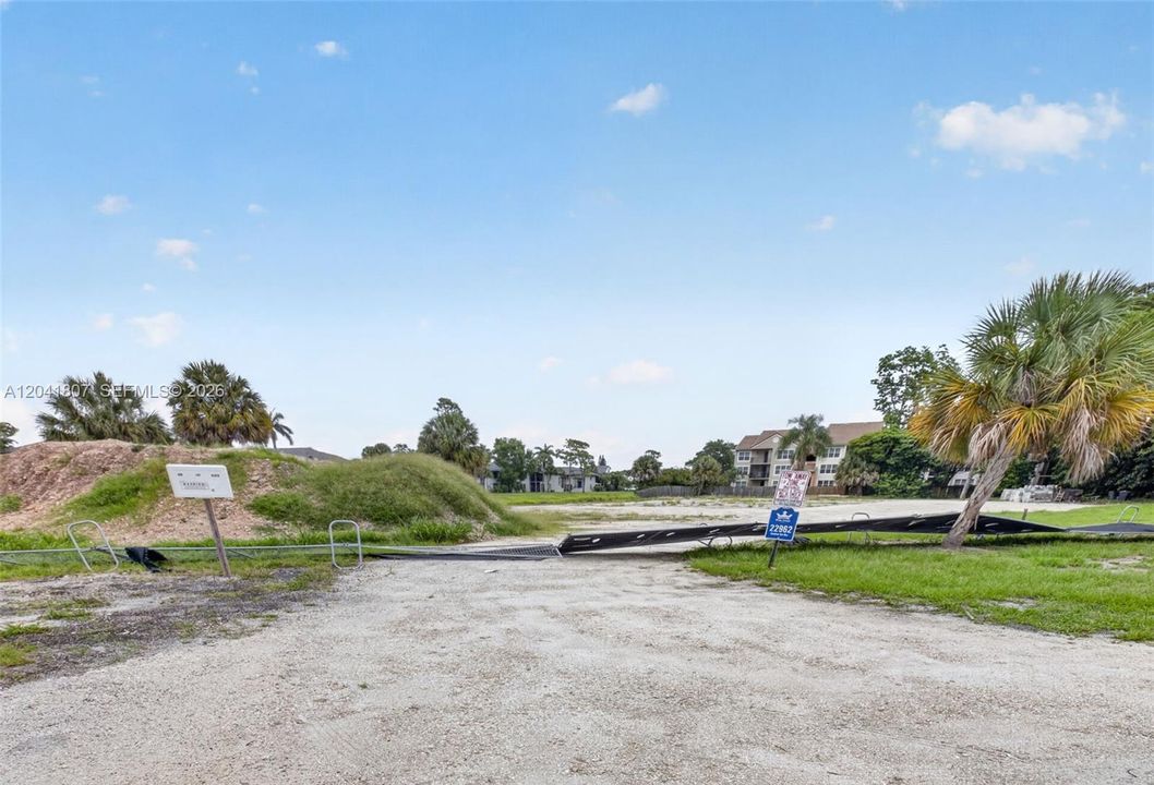 For Sale: $3,200,000 (1.27 acres)