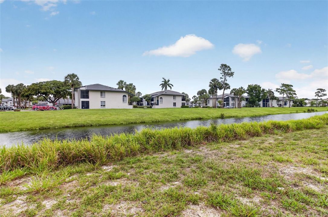For Sale: $3,200,000 (1.27 acres)