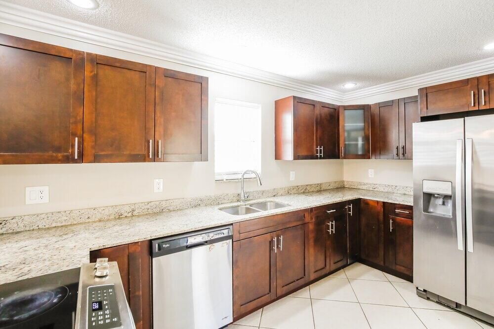 07-Kitchen_20260609220615-lg