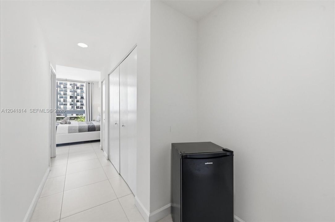 For Sale: $575,000 (2 beds, 2 baths, 1016 Square Feet)
