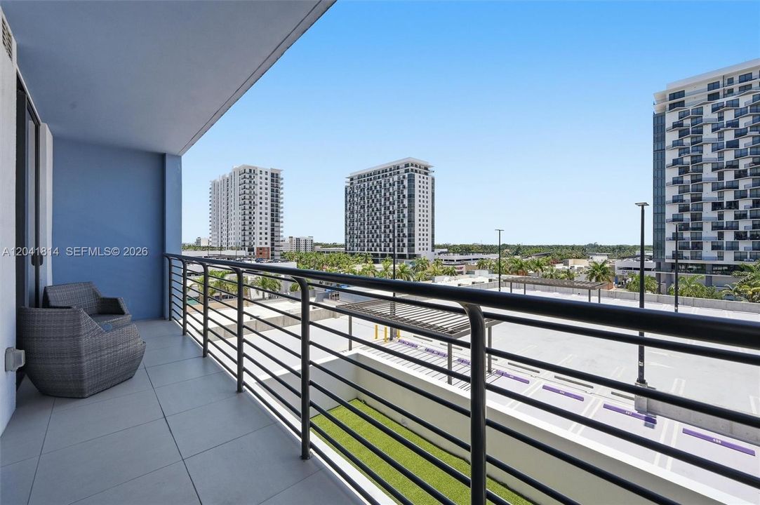 For Sale: $575,000 (2 beds, 2 baths, 1016 Square Feet)