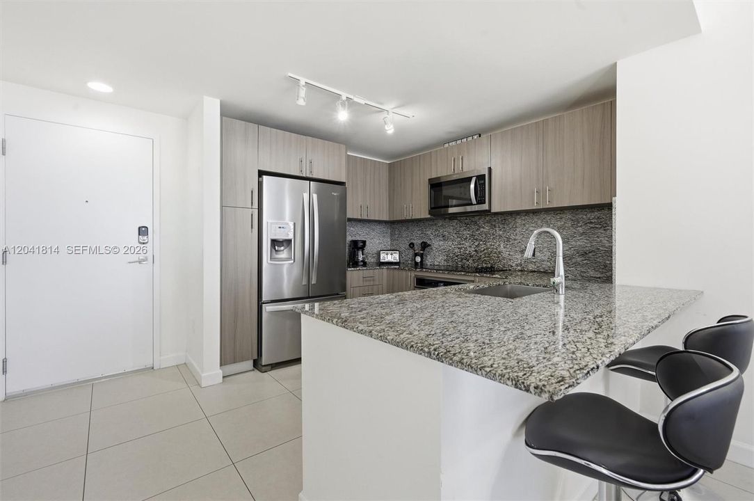 For Sale: $575,000 (2 beds, 2 baths, 1016 Square Feet)