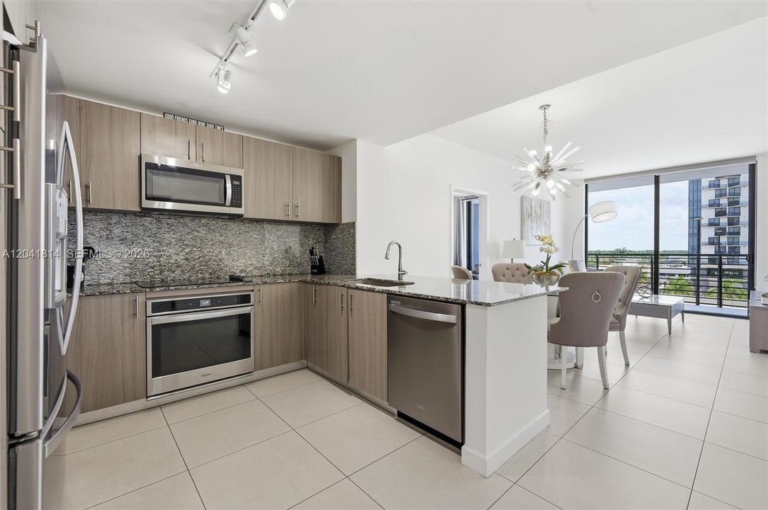 For Sale: $575,000 (2 beds, 2 baths, 1016 Square Feet)