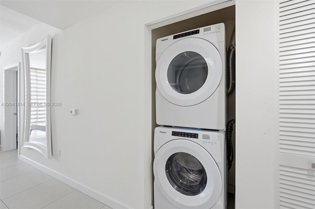For Sale: $575,000 (2 beds, 2 baths, 1016 Square Feet)