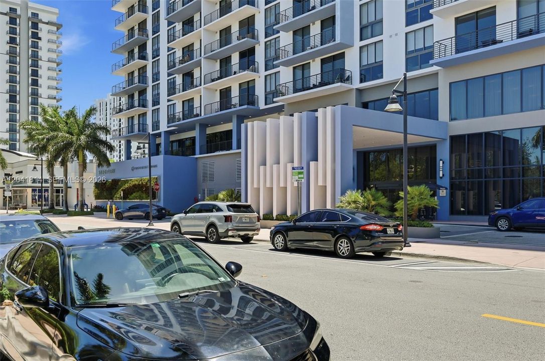 For Sale: $575,000 (2 beds, 2 baths, 1016 Square Feet)