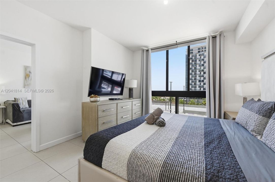For Sale: $575,000 (2 beds, 2 baths, 1016 Square Feet)