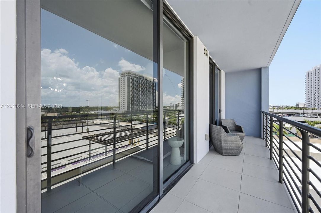 For Sale: $575,000 (2 beds, 2 baths, 1016 Square Feet)