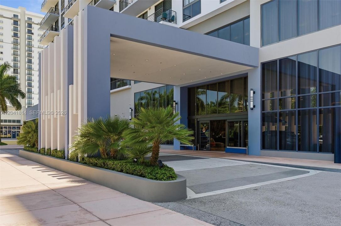 For Sale: $575,000 (2 beds, 2 baths, 1016 Square Feet)