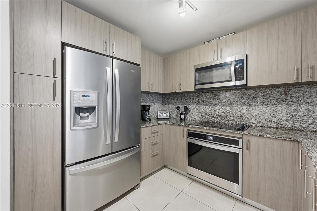For Sale: $575,000 (2 beds, 2 baths, 1016 Square Feet)