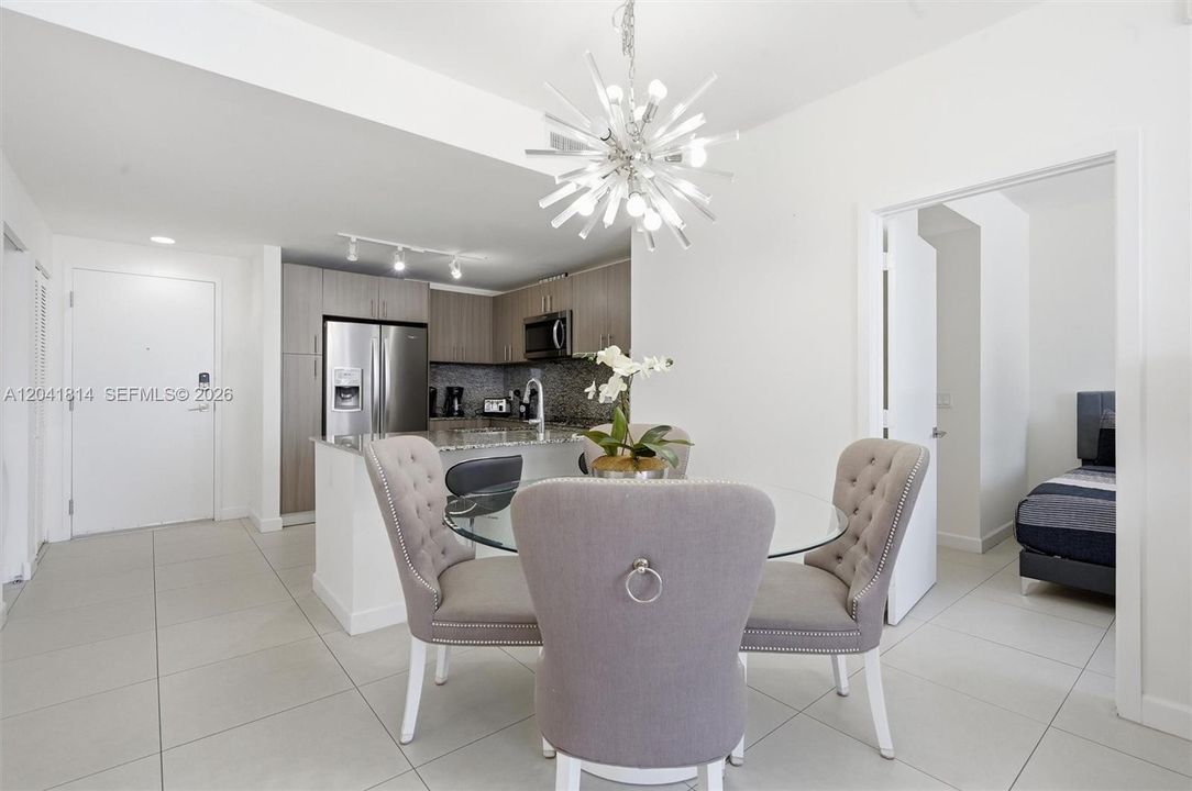 For Sale: $575,000 (2 beds, 2 baths, 1016 Square Feet)
